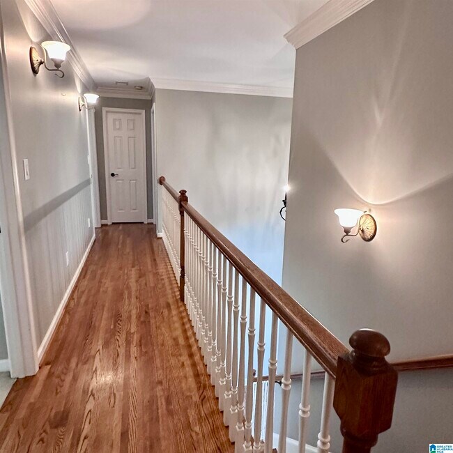 Building Photo - 5982 Valley Way