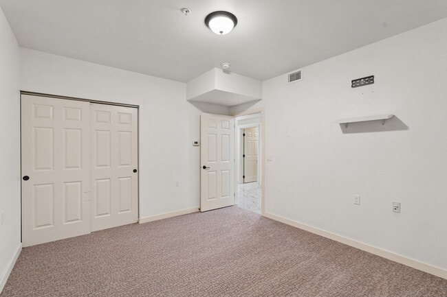 Building Photo - 355 W Waterside Dr
