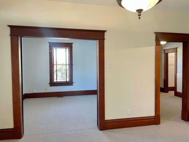 Building Photo - 160 500 S