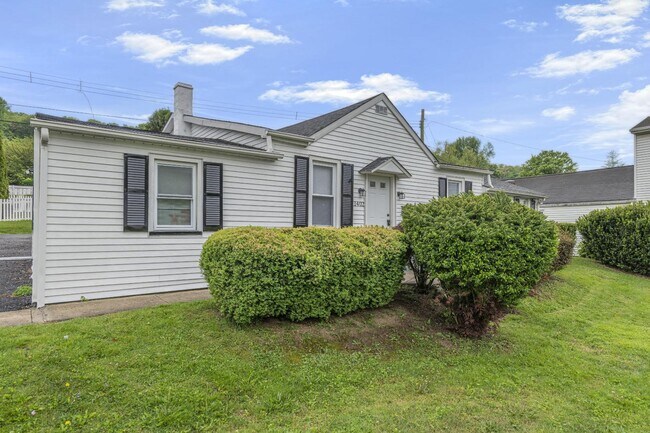 Building Photo - 1402 Valley Rd