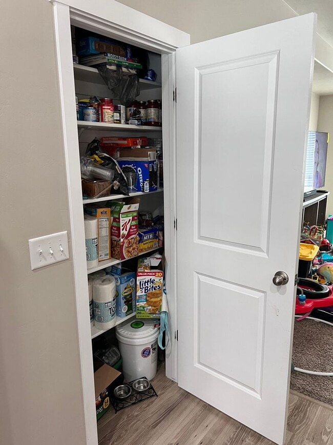 Building Photo - Beautiful Townhome in Bluffdale