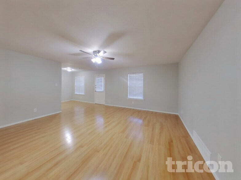 Building Photo - 810 Dogwood Dr