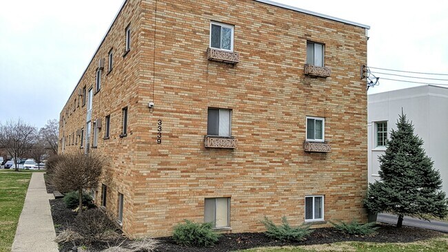 3339 - 3339 Epworth Ave