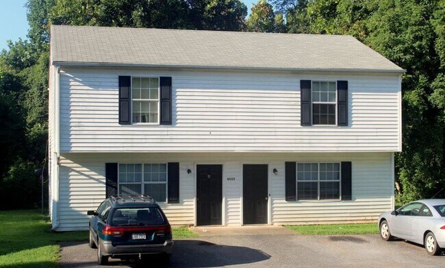 Building Photo - 2325 Old Forest Rd