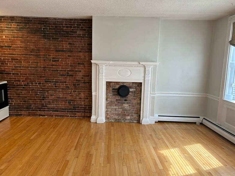 Building Photo - 6 Portland Ave