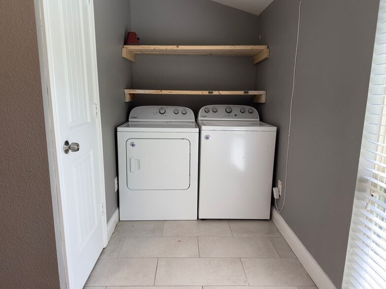 Building Photo - 1716 W Mayfield Rd