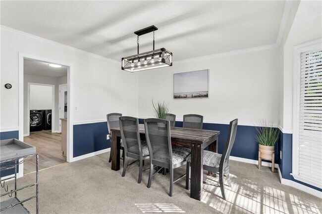 Building Photo - 608 Adam Cir