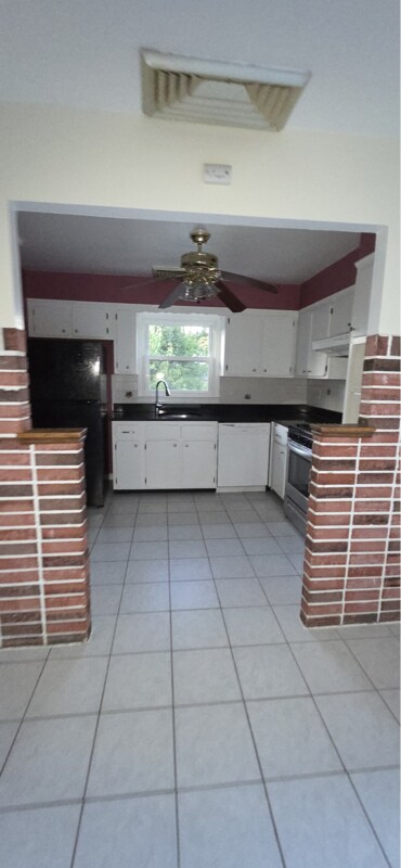 Building Photo - 12 Greenwood Rd