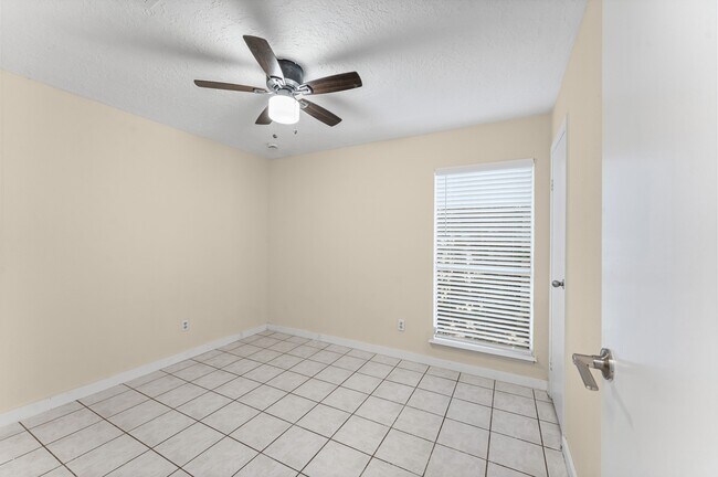 Building Photo - 5204 Beaverbrook Dr