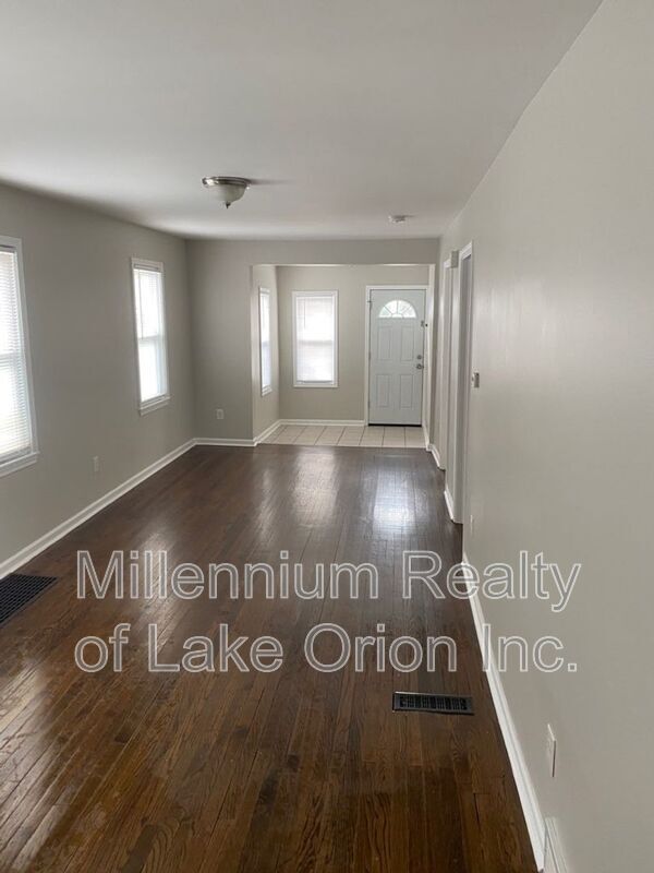 Building Photo - 46 W Strathmore Ave