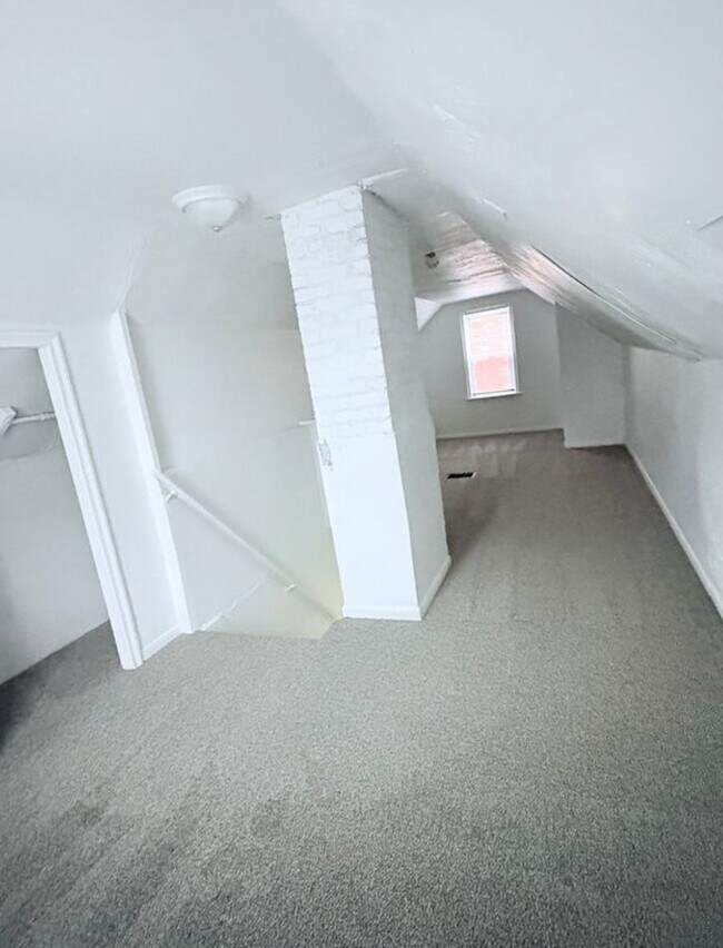 Building Photo - 2227 Homestead Dr