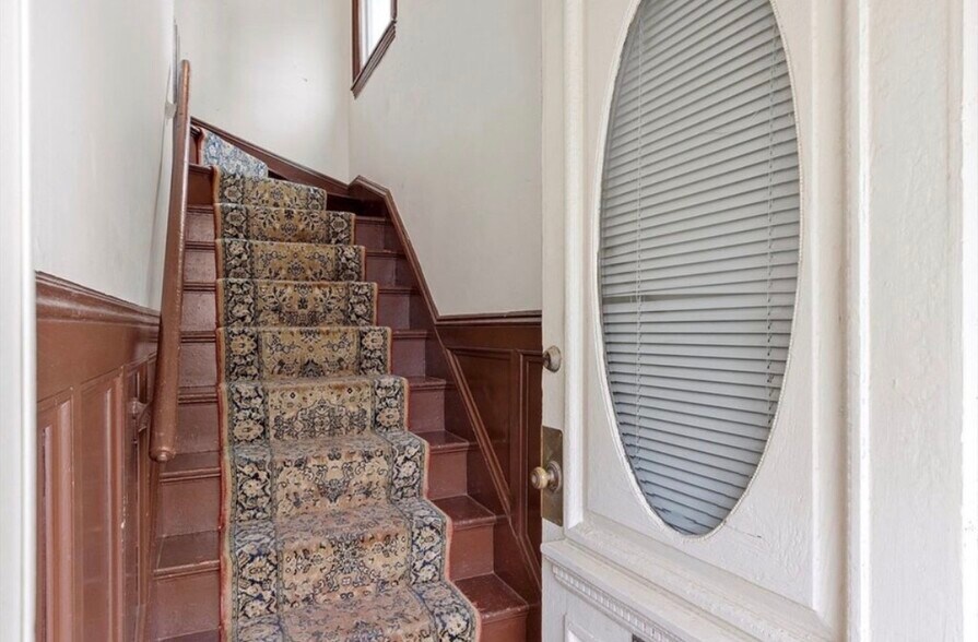 Building Photo - 10 Lambert Ave