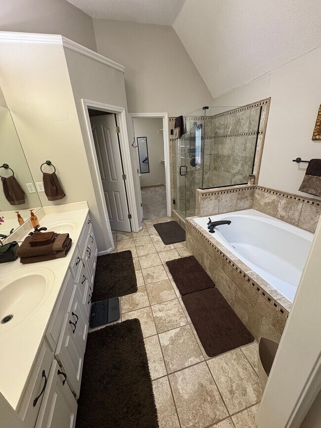 Building Photo - 30+ Day Stays | Fully Furnished 5 Bed Home w/Utilities included | 3 Car Garage | Great Community ...