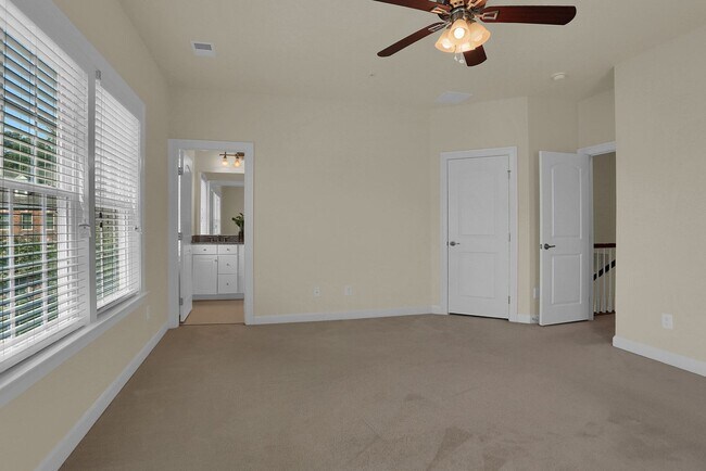 Building Photo - Luxury Living in Meadowvale – 4BR/3.5BA Duplex with Over 2,800 Sq Ft