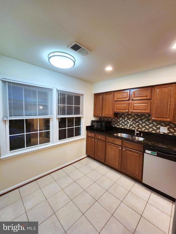 Building Photo - 2077 Pilgrim Dr