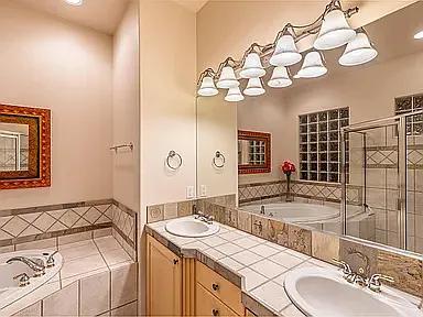 Building Photo - 2255 Tuweap Dr