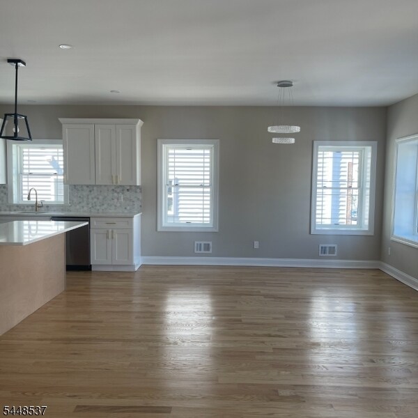 Building Photo - 1297 Avy St