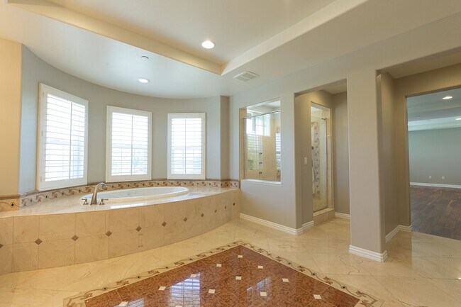 Building Photo - Single Family Golf Course Home for rent in...