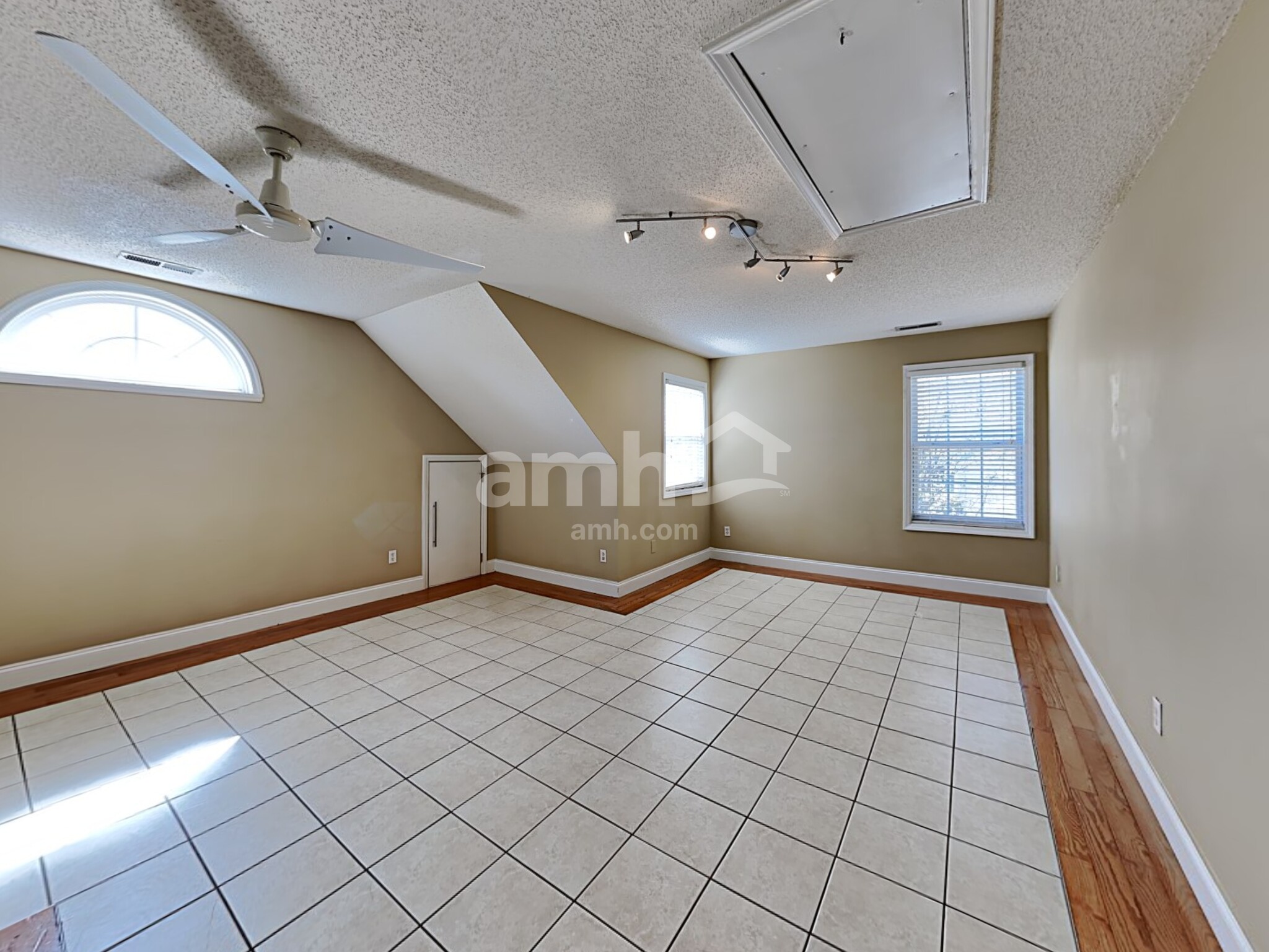 Building Photo - 4001 Mantua Way