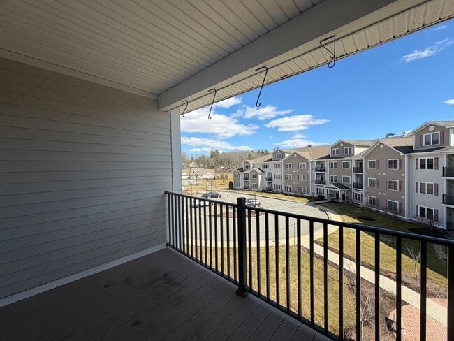 Building Photo - Danvers Updated 3 Bed 2 Bath | Top Floor Condo | Avail Now