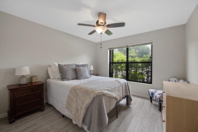 Building Photo - 2482 Bedford Mews Dr