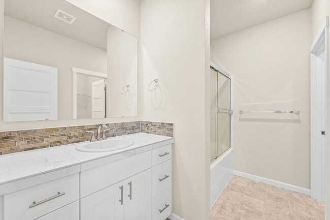 Building Photo - Modern Yelm Home Near JBLM | 3 Bed, 2.25 B...