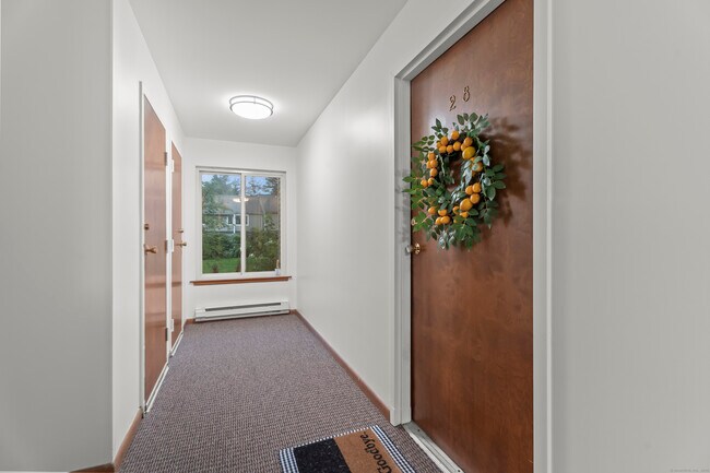 Building Photo - 28 Hilltop Dr