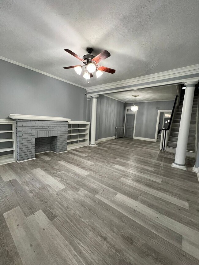 Building Photo - 5 Bedroom 1 Bath Home Available