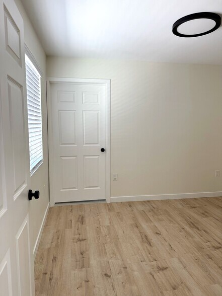entry to master bedroom - 10705 Dorothy Ave
