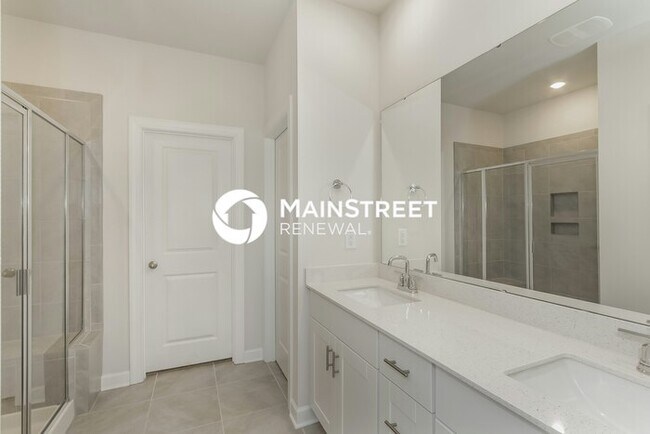 Building Photo - 3 Bedroom Pet-Friendly Home in Charlotte, NC with Main Street Renewal