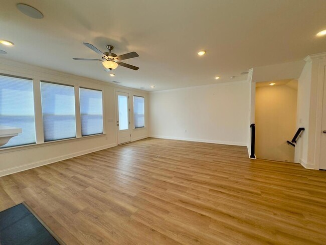 Building Photo - 2550 Frg Vlg Wy