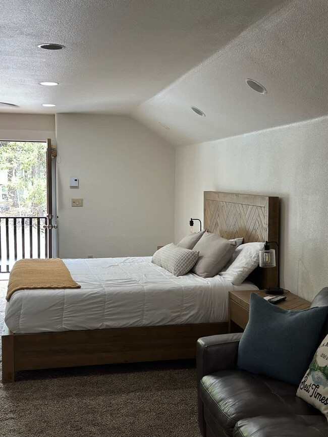 Building Photo - 712 Broken Rein Rd