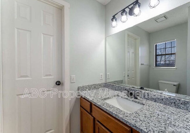 Building Photo - 5803 Samantha St