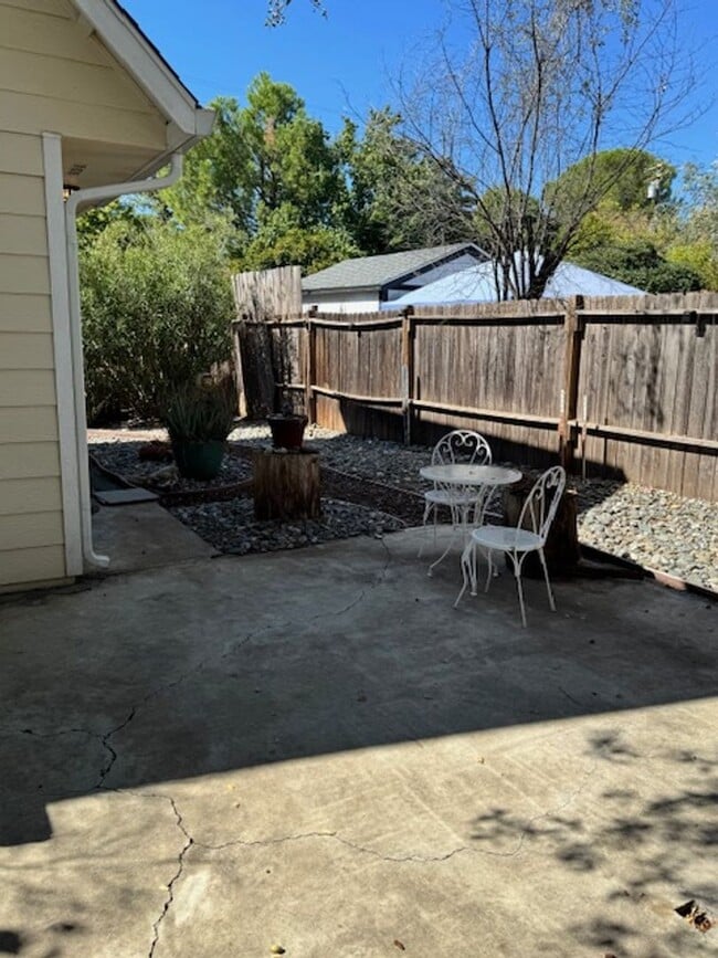 Building Photo - SHAS2352