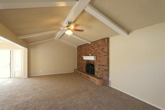 Building Photo - Half off First Full Month's Rent! /Fantastic Updated Home