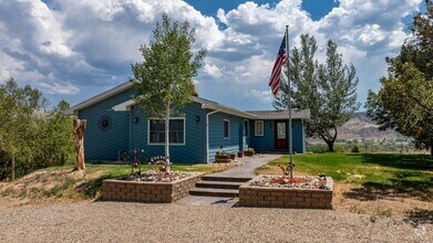 Building Photo - Enjoy Modern Comfort in This Beautiful Home!