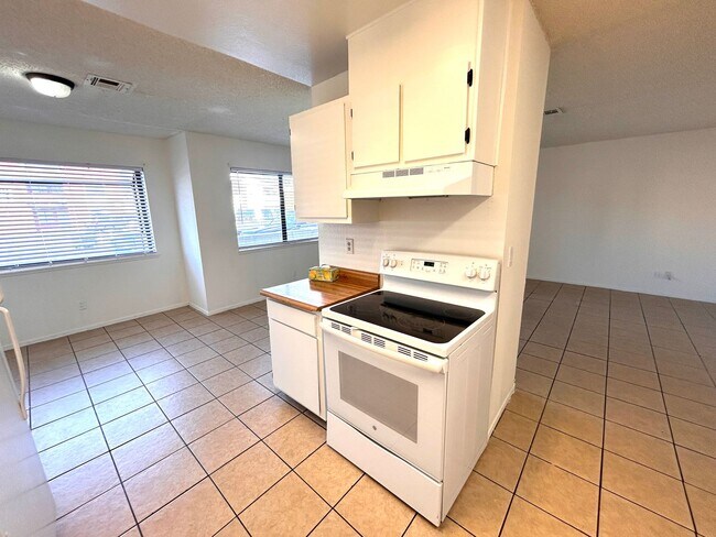 Building Photo - 6217 Yerba Ln