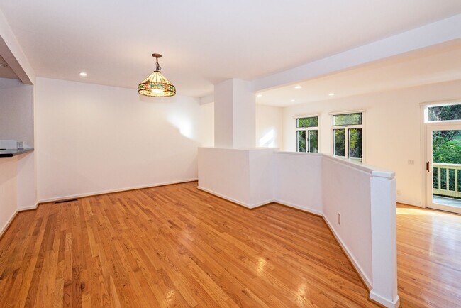 Building Photo - 923 Weldon Rd