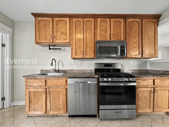 Building Photo - 4301 S Lincoln St