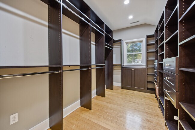 Building Photo - 2921 Nichols Ave