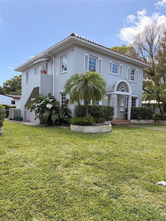 Building Photo - 2617 Segovia St