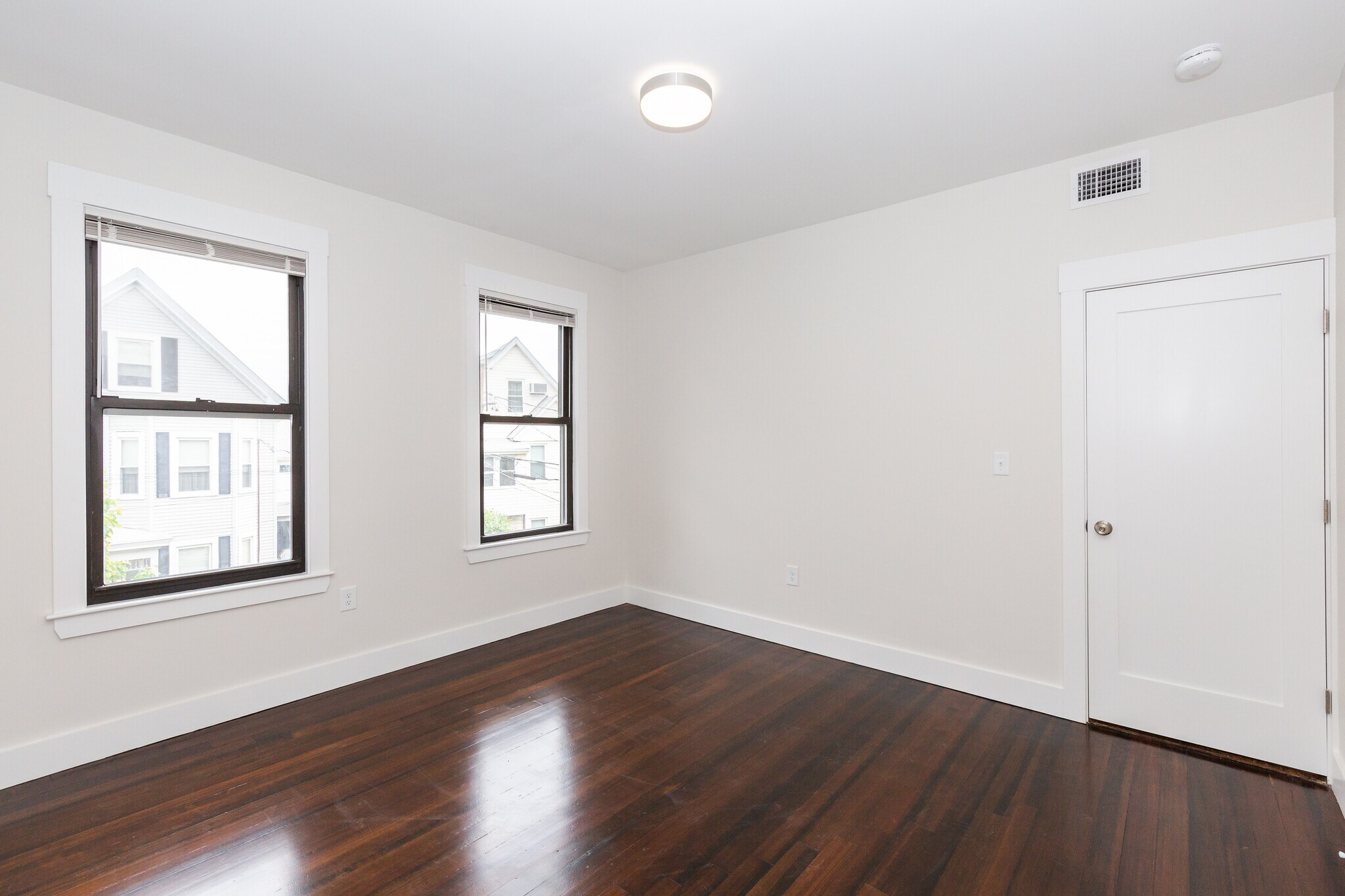 Building Photo - 22 Clary St