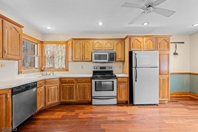 Building Photo - 147 Millbrook Ave