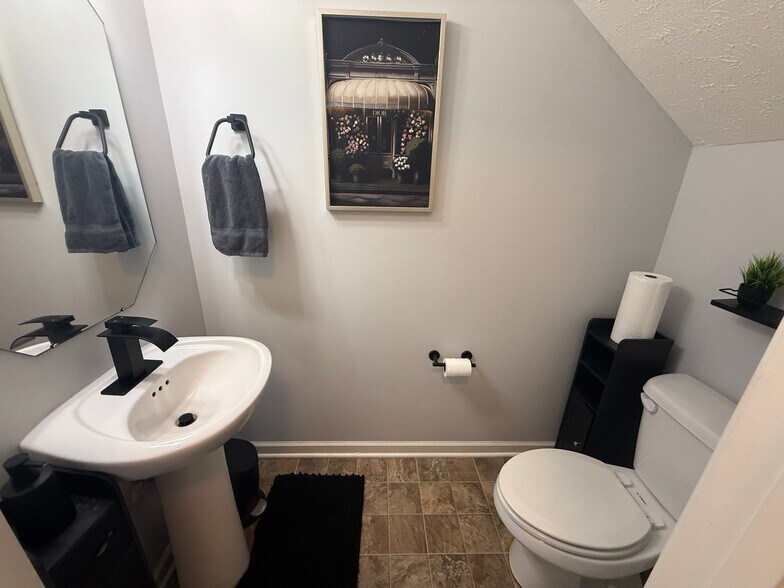 Building Photo - 1567 Sprucedale Dr