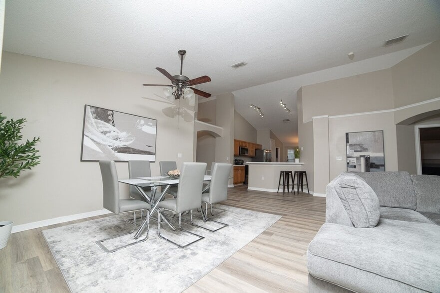 Building Photo - 7900 Canary Palm Ct