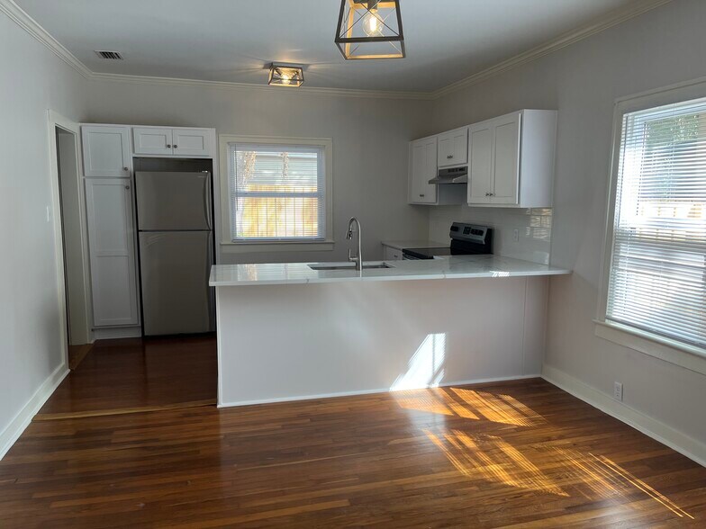 Building Photo - 2149 Mango Pl