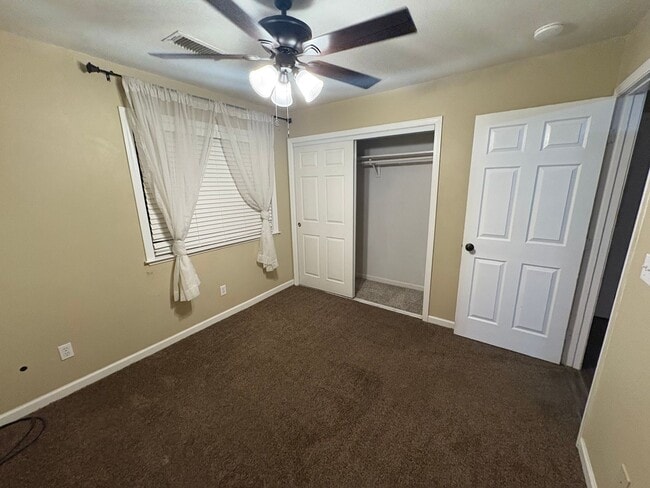 Building Photo - Great 4 bedroom home with pool