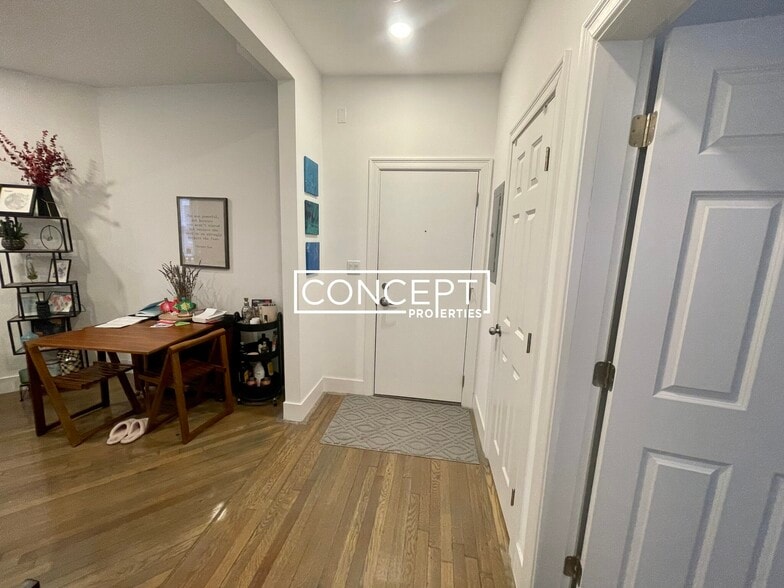 Building Photo - 11 Queensberry St