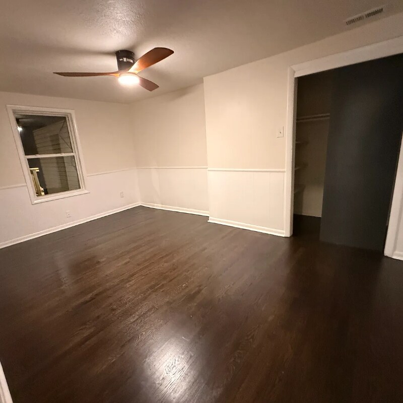 Building Photo - 5211 E 141st St