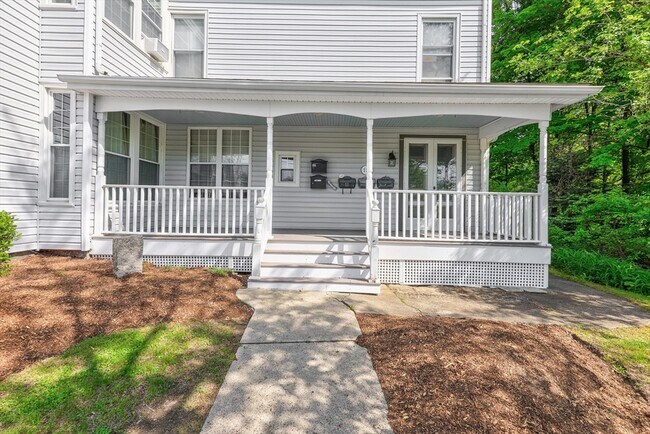 Building Photo - 131 Elm St
